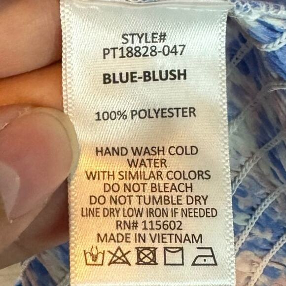 Lush Blue Floral Smocked Back Ruched Front Flutter Sleeve Blouse Size 2X - Picture 6 of 7